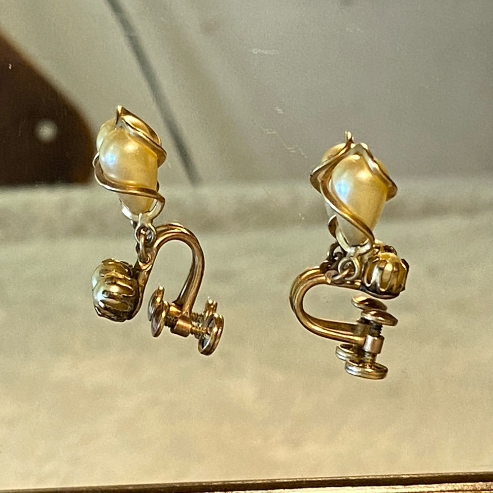 12k Gold filled Pearl Earrings vintage from the 60’s.